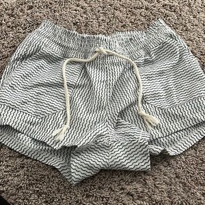Wavy patterned shorts